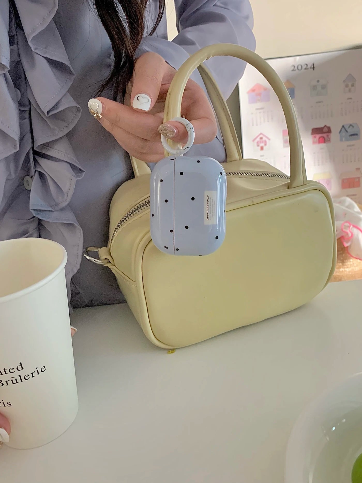 The Blue Polka Dot + Ring Is Suitable for Apple for Airpodspro2 Case/For Airpodspro Case/For Airpods4 Case/For Airpods3 Case/For Airpods2 Case/Fashion Earphone Case/Simple Earphone Case Caseverse