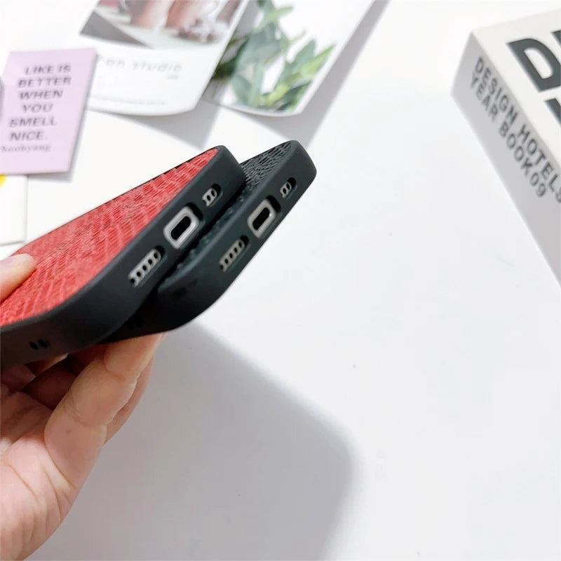 Luxury relief Snakeskin pattern leather Retro Case for iPhone 16 15 14 Phone Cover 13 12 11 Pro MAX Hard Shockproof Back Funda Caseverse